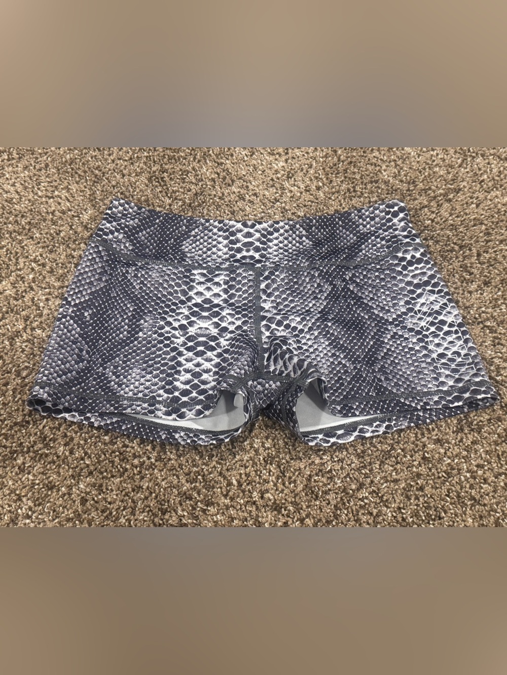 IAB I AM BECOMING WORKOUT SHORTS SNAKE PRINT SIZE MEDIUM